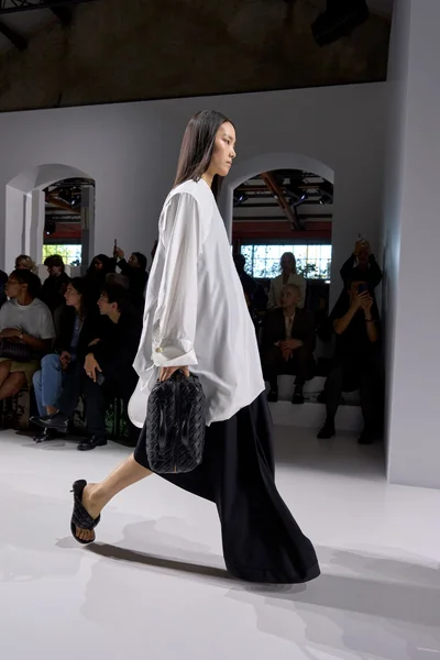 Look 25